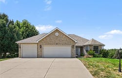 301 Prairie Rose Circle, Smithville, MO 64089