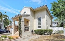 9900 NW 2nd Ct, Plantation, FL 33324