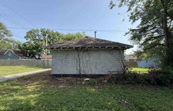 2006 Central Avenue, Anderson, IN 46016