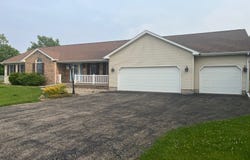 867 210th Ave, Monmouth, IL 61462