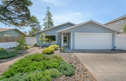 1142 9TH St, Florence, OR 97439