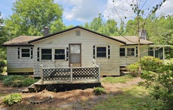 90 Oak Tree St, Hallsboro, NC 28442