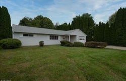 303 Carol Dr, Hackettstown Town, NJ 07840-1820