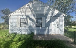 1529 W 12th Ave, Hutchinson, KS 67501