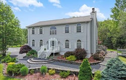 1697 Glade Drive, Long Pond, PA 18334