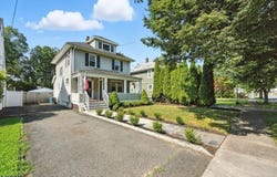 17 Dayton Rd, Morris Plains Boro, NJ 07950-2424