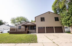 785 W 5th St, Garner, IA 50428