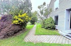 523 Hellwig Lane, West Islip, NY 11795