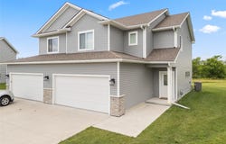 832 Kinney Circle NE, Bondurant, IA 50035