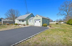 9 Fern Place, Greenlawn, NY 11740
