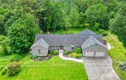 4 Mayflower Road, Hallowell, ME 04347
