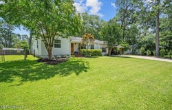 604 Pineview Drive, Hattiesburg, MS 39401