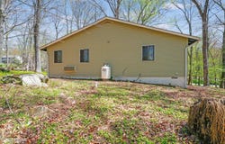 109 Grossbeak Court, Bushkill, PA 18324