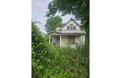415 S Cherokee Street, Girard, KS 66743