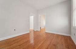 92 Warner Ave, Jersey City, NJ 07305-2929