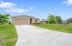 433 SW Eyerly Avenue, Port Saint Lucie, FL 34983