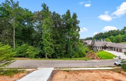 2221 Viewcrest Ln, Knoxville, TN 37932