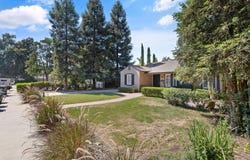1708 W Myrtle Avenue, Visalia, CA 93277