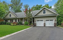 10 Greenwood Place, Middletown, NJ 07748