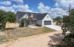 106 W Briar Dr, Granite Shoals, TX 78654