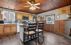 911 E Washington Street, Morris, IL 60450