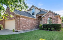 837 Pebblecreek Drive, Burleson, TX 76028
