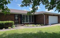 1622 Sunset Dr., Carmi, IL 62821