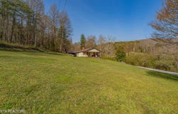 275 White Oak Rd, Oakdale, TN 37829