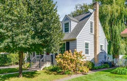 221 N Prairie Avenue, Mundelein, IL 60060