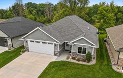 2592 FARMINGTON Way, SUAMICO, WI 54313-1201