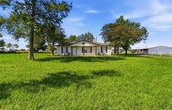 405 Old Highway 20, McDade, TX 78650