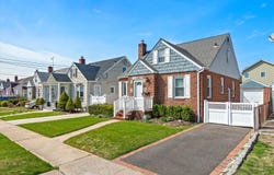 1120 Esther St, Franklin Square, NY 11010