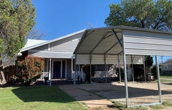 915 2nd Street, Graham, TX 76450