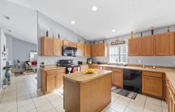 2219 MERRY RD, TAVARES, FL 32778