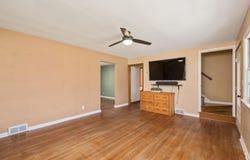 715 BRIDGE AVE, WAYNESBORO, VA 22980