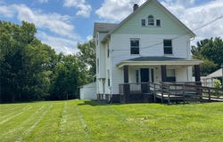4034 Broadway Avenue NE, Louisville, OH 44641