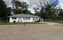 405 Milne Ave, Cushing, IA 51018