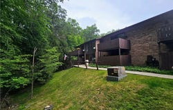 6830 CARRIAGE HILL DRIVE D33, BRECKSVILLE, OH 44141