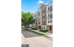 204 CHARLES ELLIS DRIVE, NEWTOWN SQUARE, PA 19073