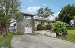 607 LAUNFALL ROAD, PLYMOUTH MEETING, PA 19462