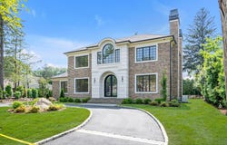 85 Dorchester Drive, Manhasset, NY 11030