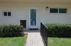 9811 N Hollybrook Lake Dr, Pembroke Pines, FL 33025