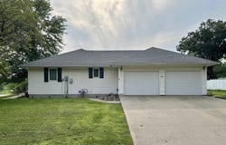 813 S 8th Street, Chariton, IA 50049