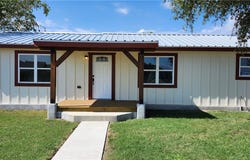 305 E Soyars Avenue, Orange Grove, TX 78372