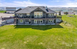 5886 Whispering Hills Dr., Marsing, ID 83639