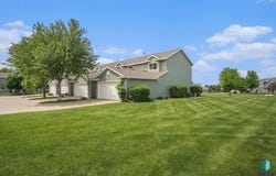 5300 W Sourwood Pl, Sioux Falls, SD 57107-0300