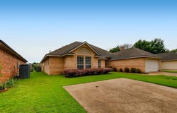 5930 River Bend Drive, Benbrook, TX 76132