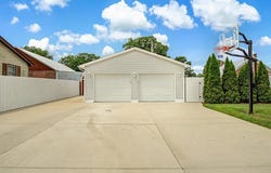 614 E Market Street, Red Bud, IL 62278