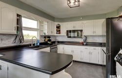 281 NORTH Avenue, Plainville, IL 62365