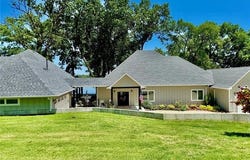 1211 Red Bud Drive, Grove, OK 74344